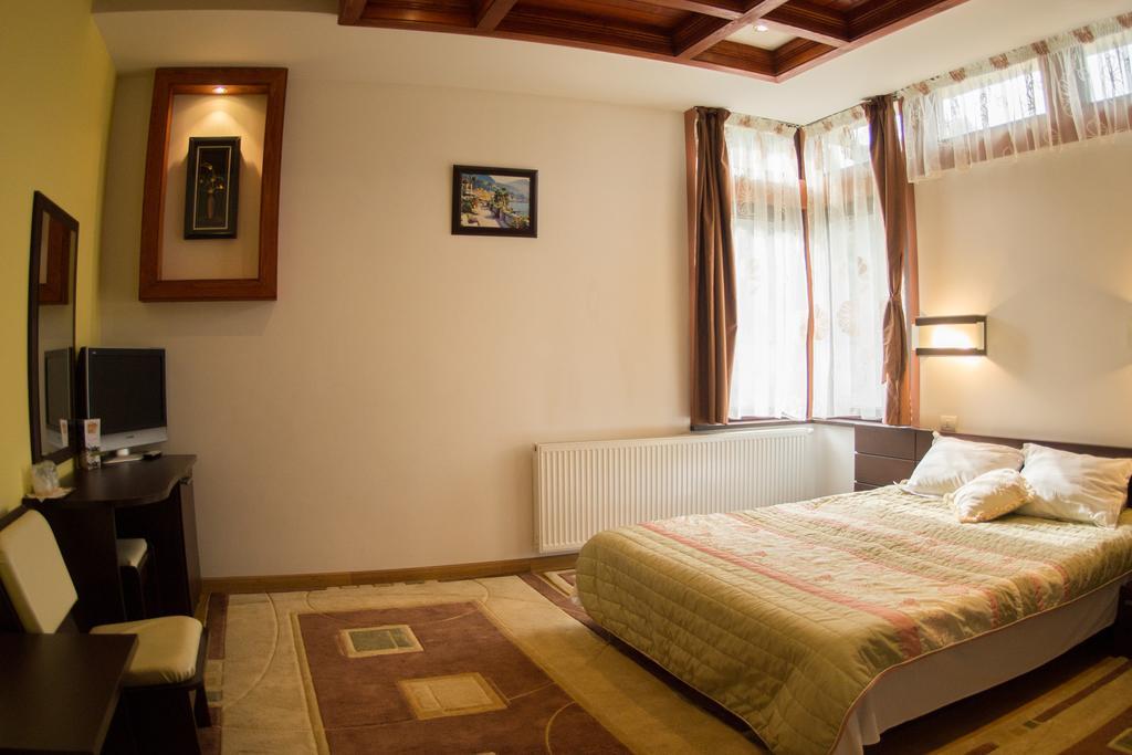 Pension Casa Sara Buşteni Exterior foto